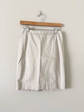 NWT Express Beige Natural Fit Pencil Skirt Cotton Sateen Button at Back Size 00